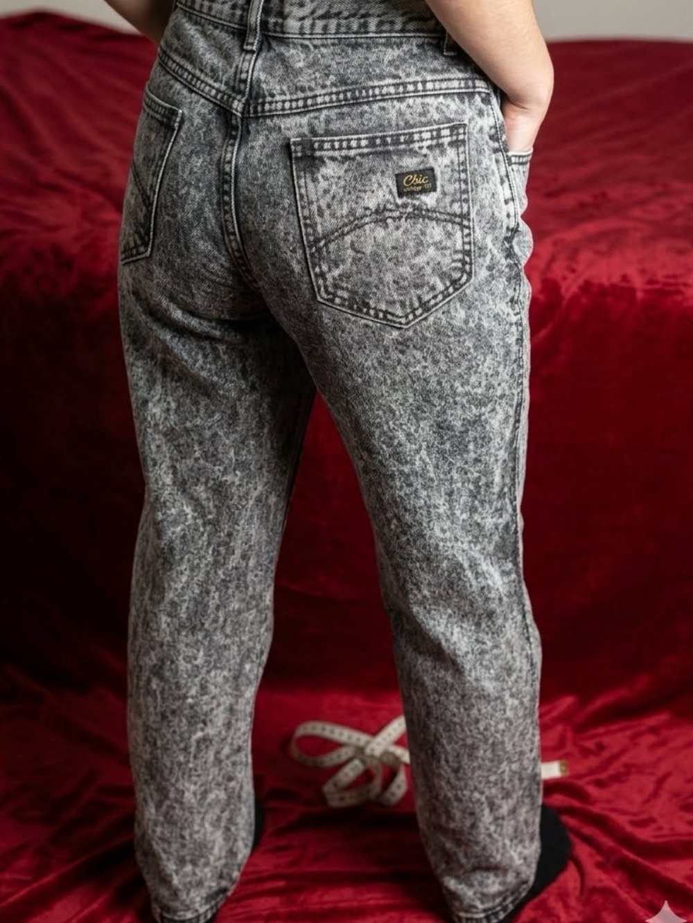 chic Men's Acid-Wash Gray Relaxed Jeans